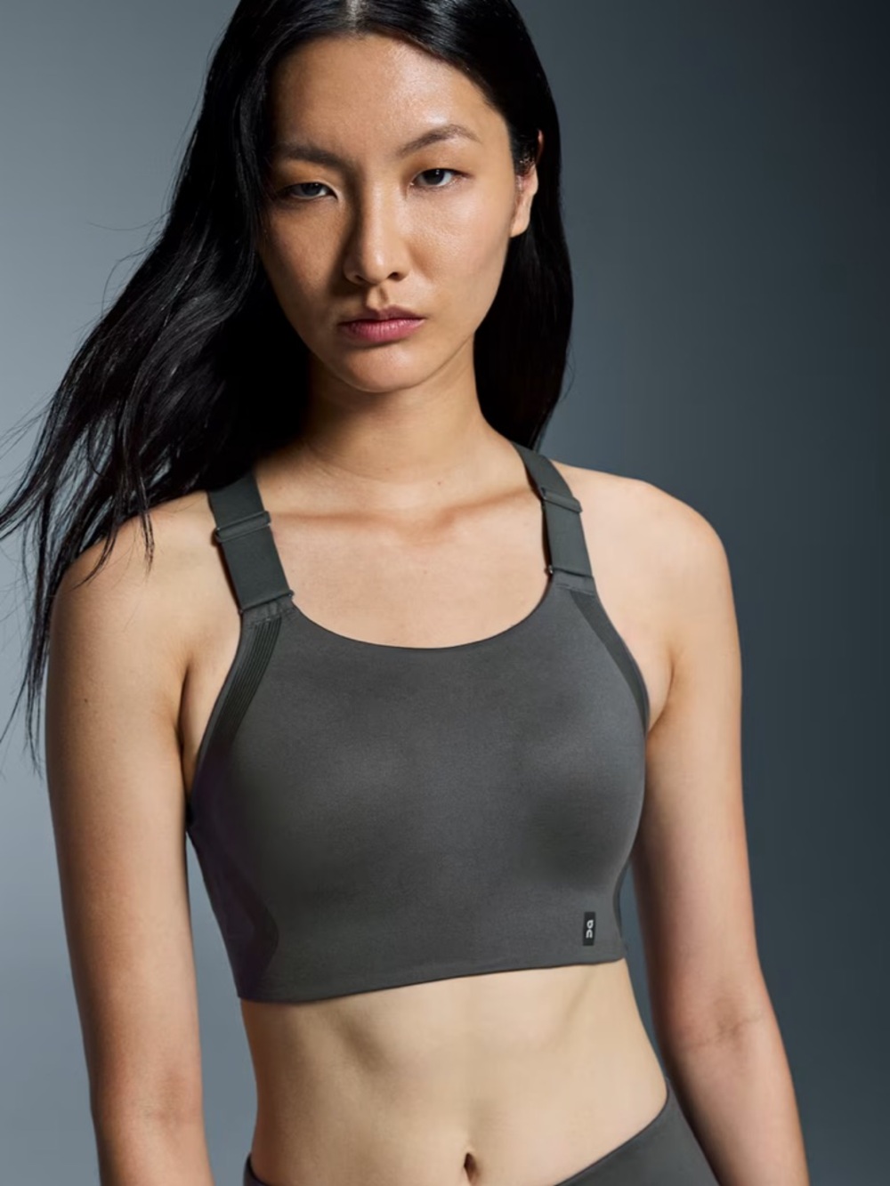 ON Black Sports Bra | Run On Clouds Performance Bra Size Medium